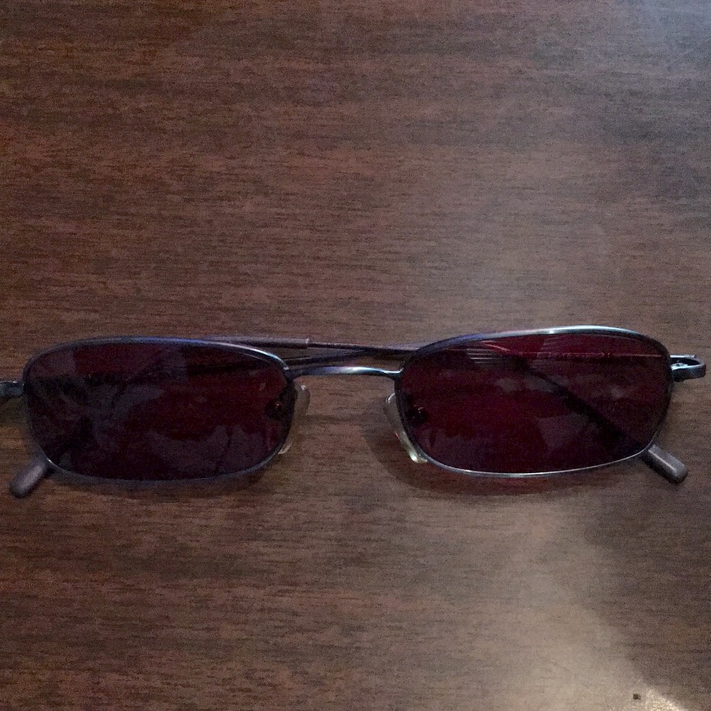 Sexy red Lens glasses
Or sexy purple Lens glasses